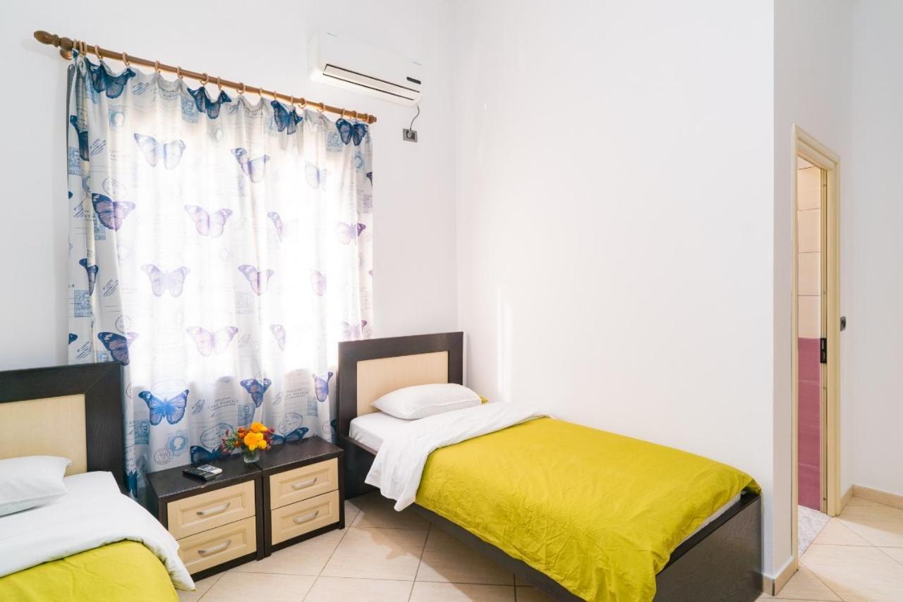 Hotel Shpetimi Zhaban Exterior foto